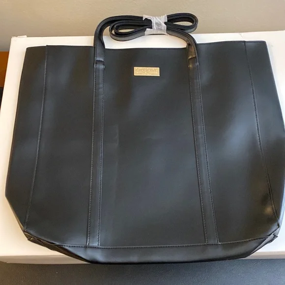 New Carolina Herrera Goodgirl tote + 6 clarins beauty & 3 Firstaid beauty & bag - Picture 3 of 10